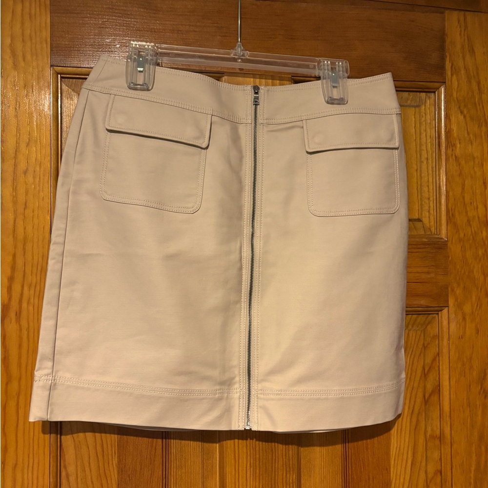 NWT Ann Taylor above knee Beige Zipper Front Women's Skirt snap front pockets